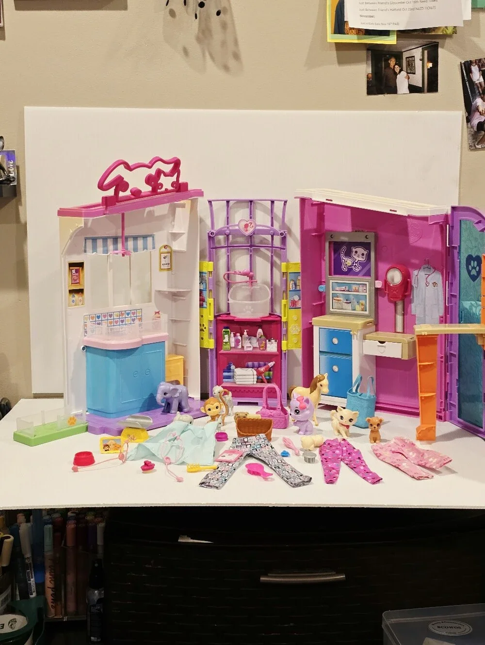 Barbie Folding Pet Care Center Animal Vet Clinic Foldaway Playset
